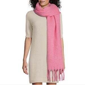 3/$20 Saks Fifth Avenue Bright Pink Blanket Scarf One Size